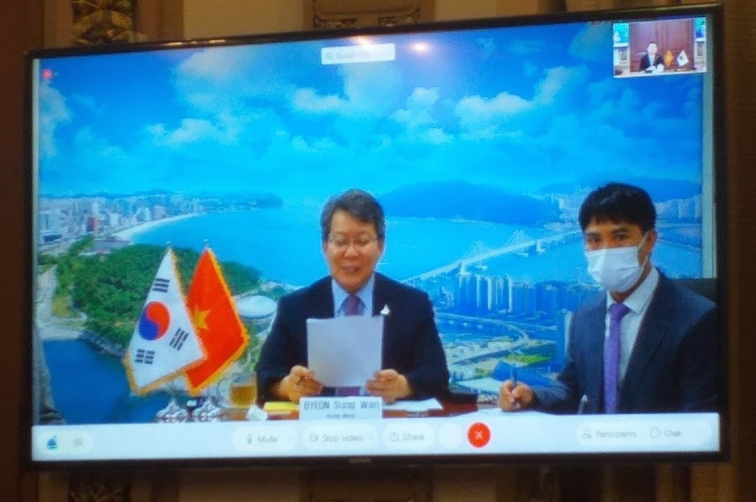 TP.HCM trao doi kinh nghiem chong dich va hop tac kinh te voi Busan hinh anh