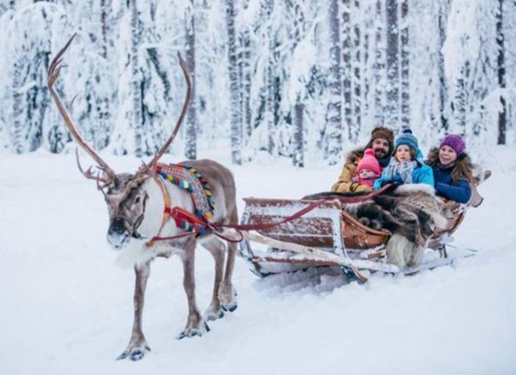 Que huong ong gia Noel vang khach du lich vi Covid-19 hinh anh