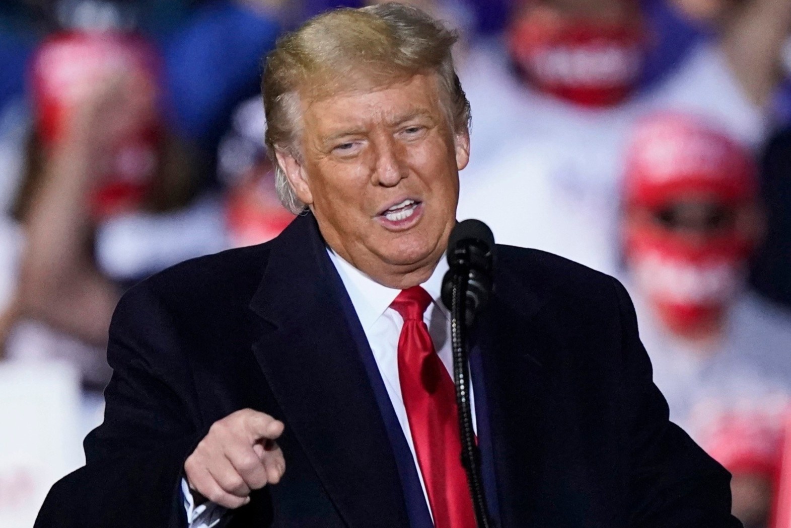 'Bat ngo thang 10' co giup Tong thong Trump xoay chuyen tinh the? hinh anh