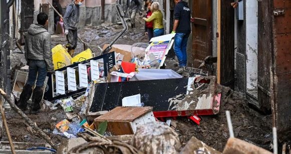 mua bao gay thiet hai nang o Italy va Phap anh 6