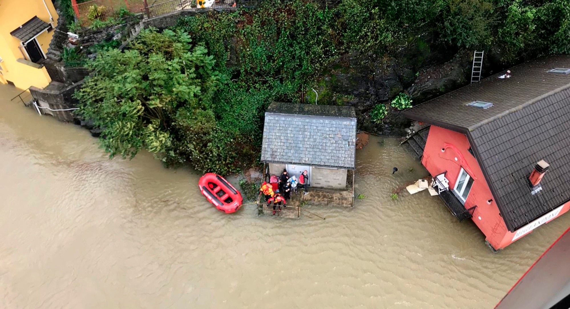 mua bao gay thiet hai nang o Italy va Phap anh 9