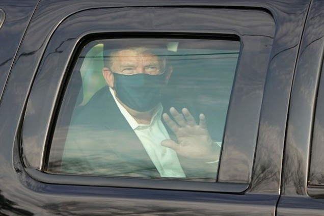 Mat vu va bac si len tieng vu Tong thong Trump roi benh vien hinh anh