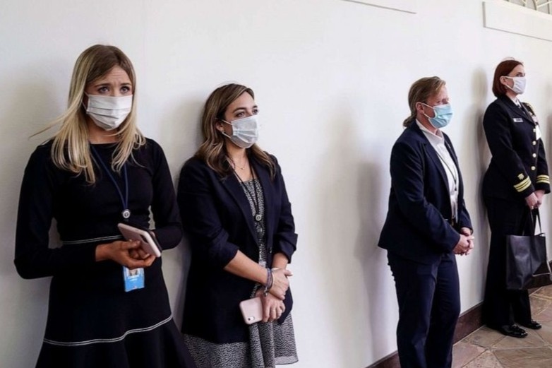 Nha Trang gui email dau tien cho nhan vien sau khi ong Trump mac benh hinh anh