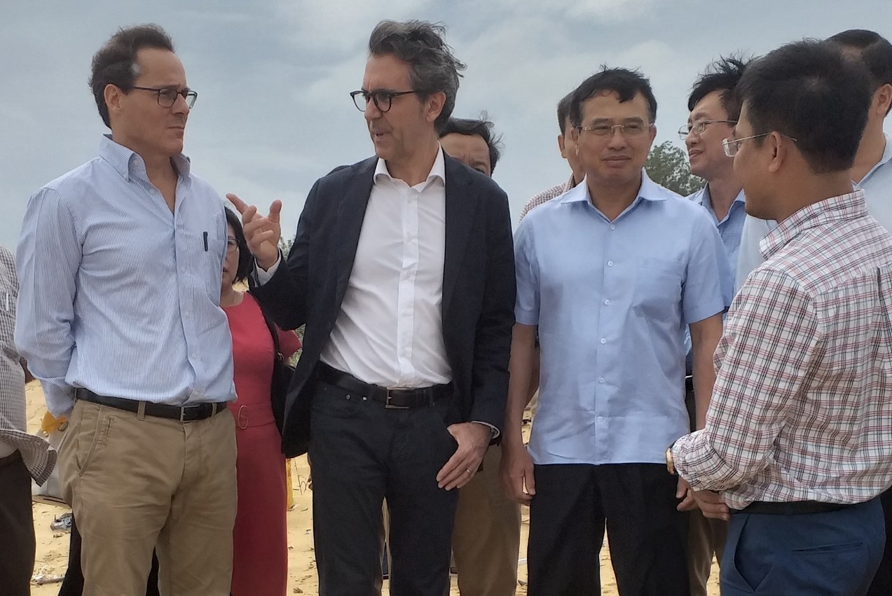 Dai su EU tham cong trinh cap ngam cap dien tai Binh Dinh hinh anh