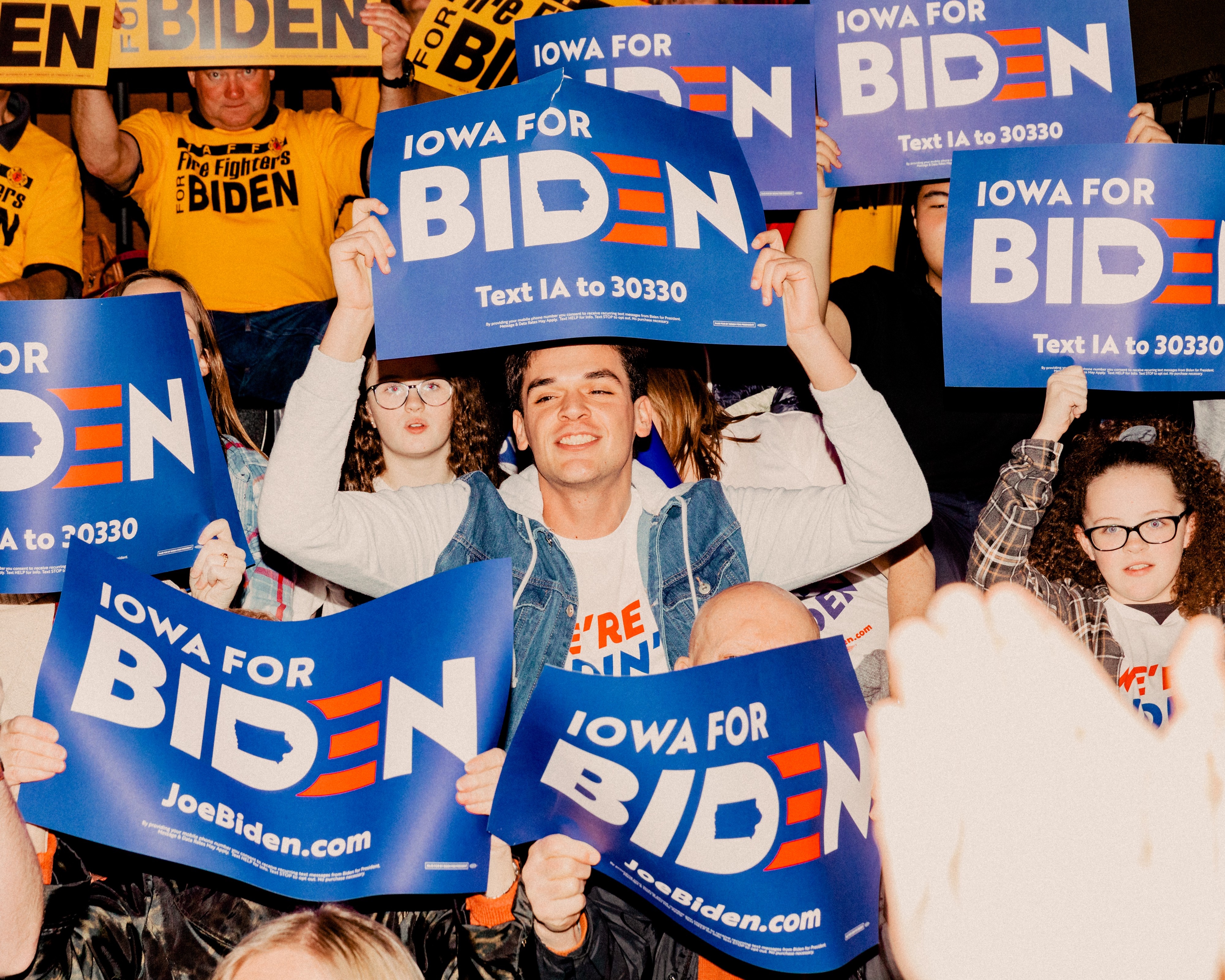 Biden bo xa Trump anh 1