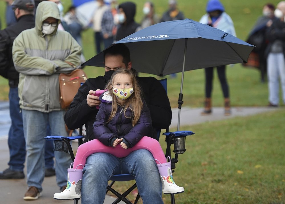 Dan New York xep hang 'rong ran' de bo phieu som lan dau tien hinh anh