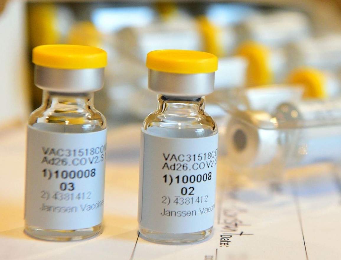 Mau thuan vi tien cua cac hoc gia Oxford ve vaccine Covid-19 hinh anh