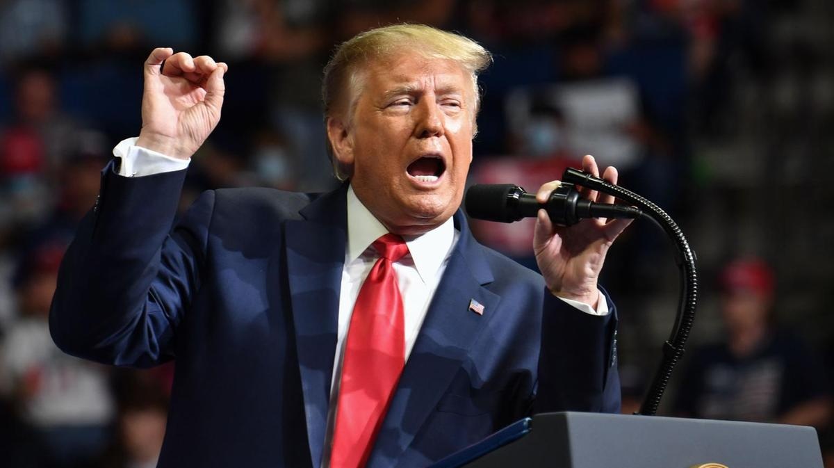 Nhung 'nuoc co' cua ong Trump truoc khi roi Nha Trang hinh anh