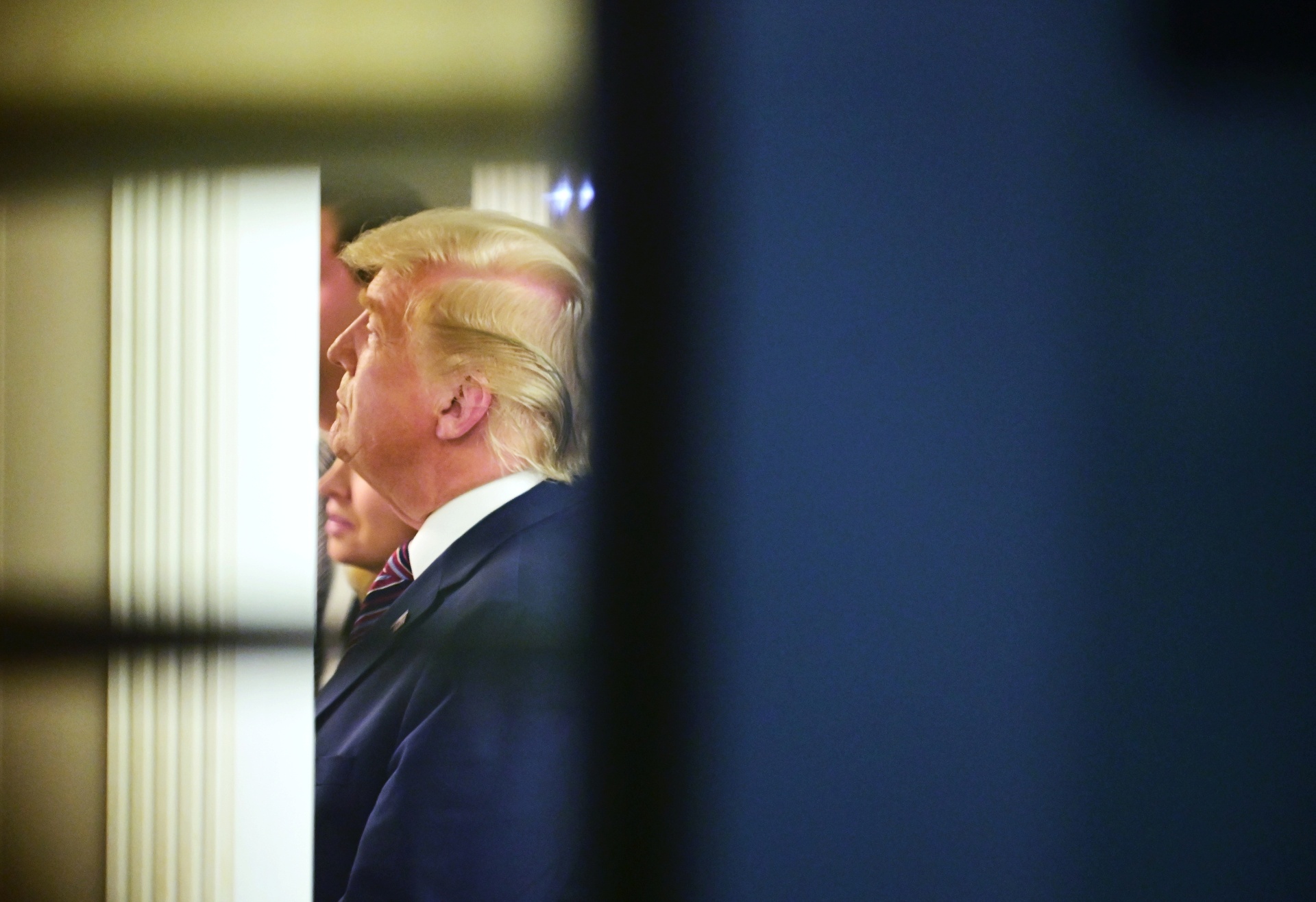 Cong kich bau cu - chien luoc cua ong Trump khi cua thang hep dan hinh anh