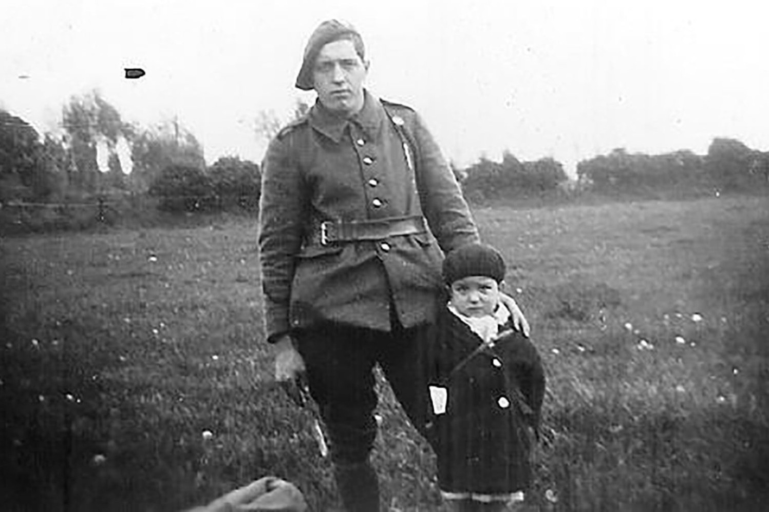 Phap tuong niem anh hung khang chien 6 tuoi Marcel Pinte hinh anh