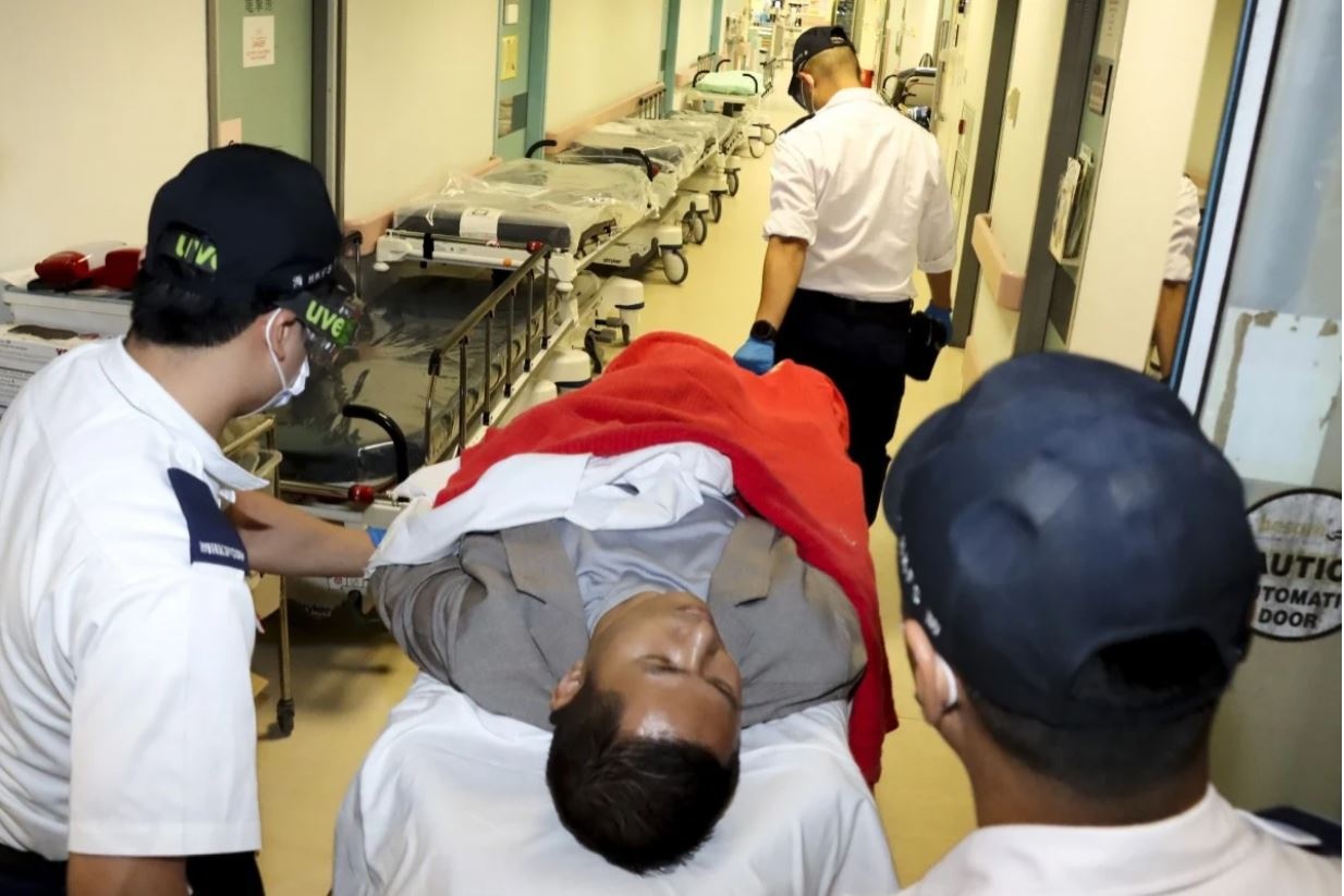 Ty phu Trung Quoc bi tan cong bang dao o Hong Kong hinh anh