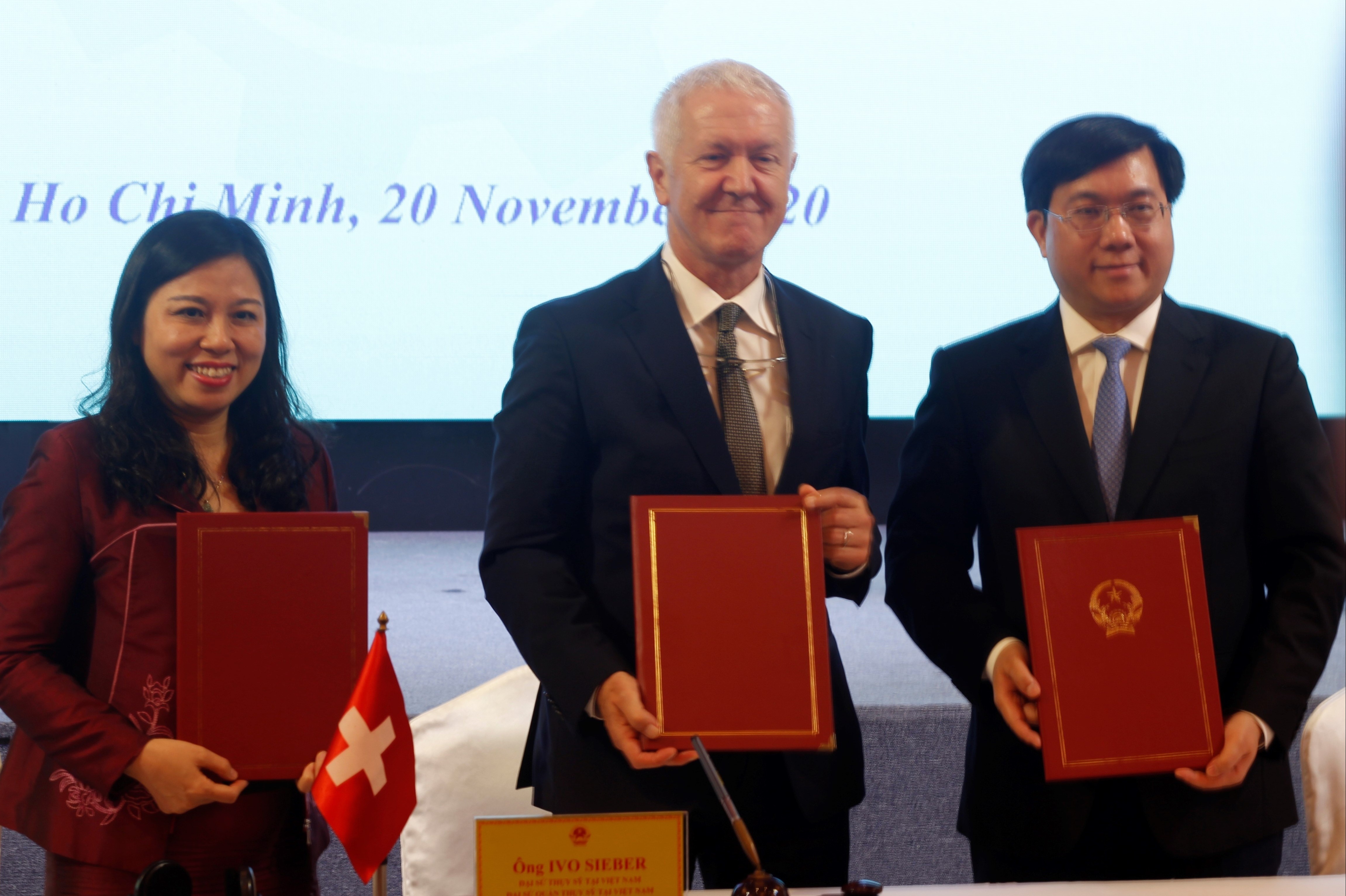 Dai su Thuy Si: 'Dau tu vao Viet Nam la co loi cho doi ben' hinh anh