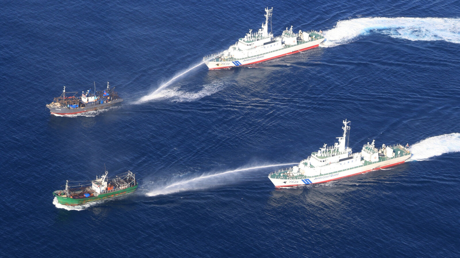 ai dung sau tau ca Trung Quoc bat hop phap anh 1