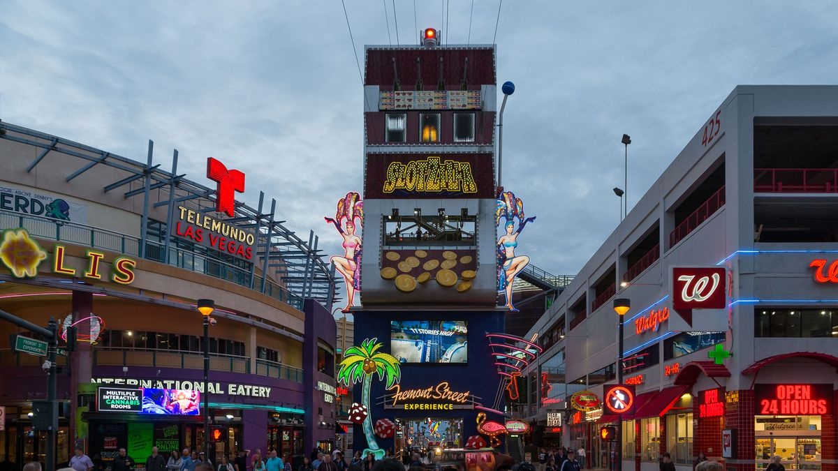 Tony Hsieh thay doi Las Vegas anh 4