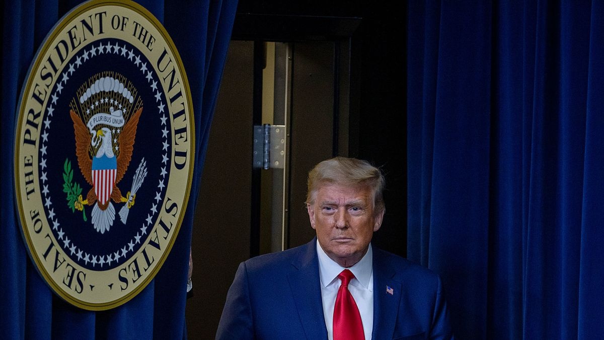 Trump khong kien duoc nua anh 1