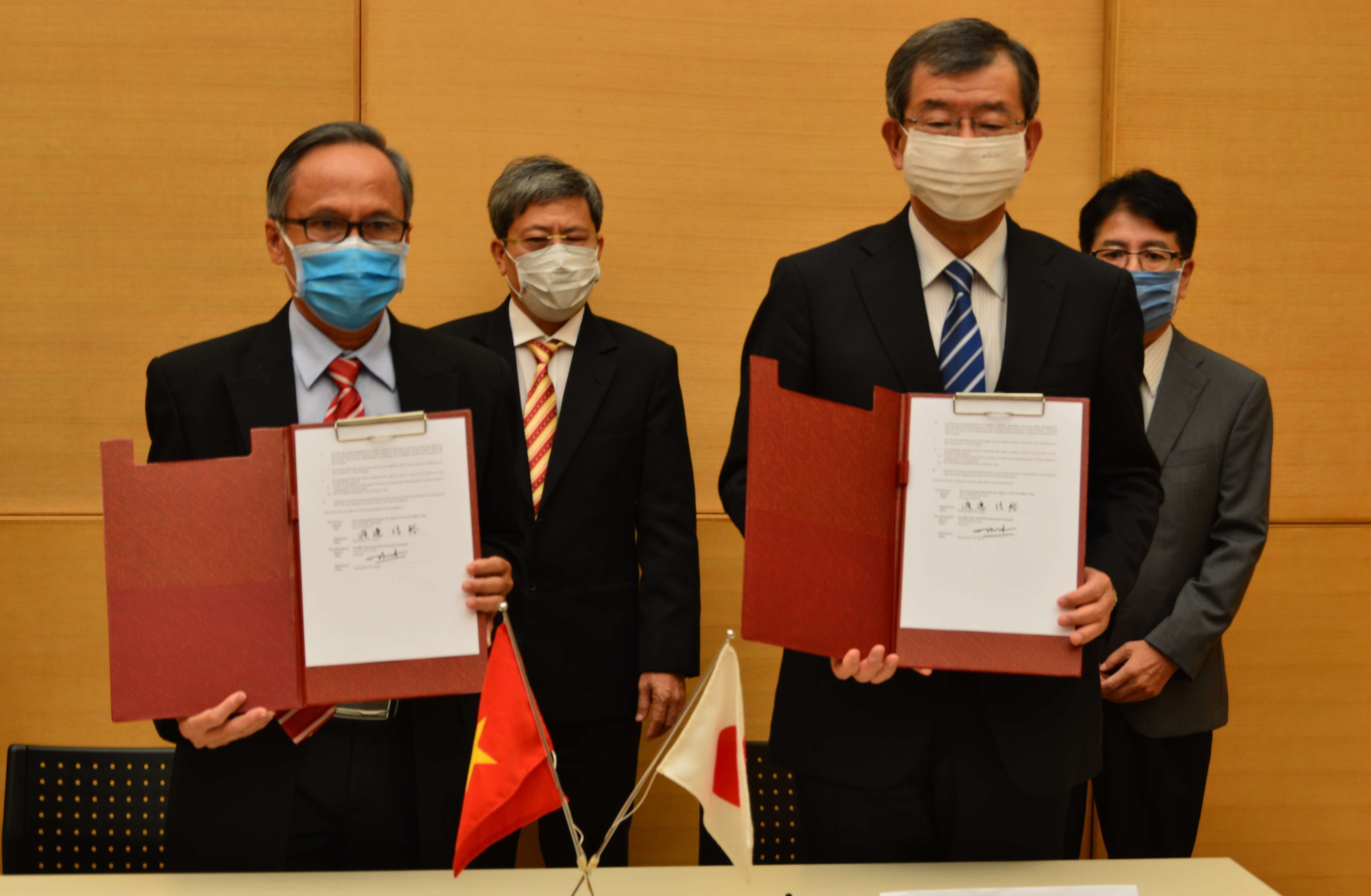 Nhat vien tro hon 140.000 USD phat trien y te, giao duc o Ca Mau hinh anh