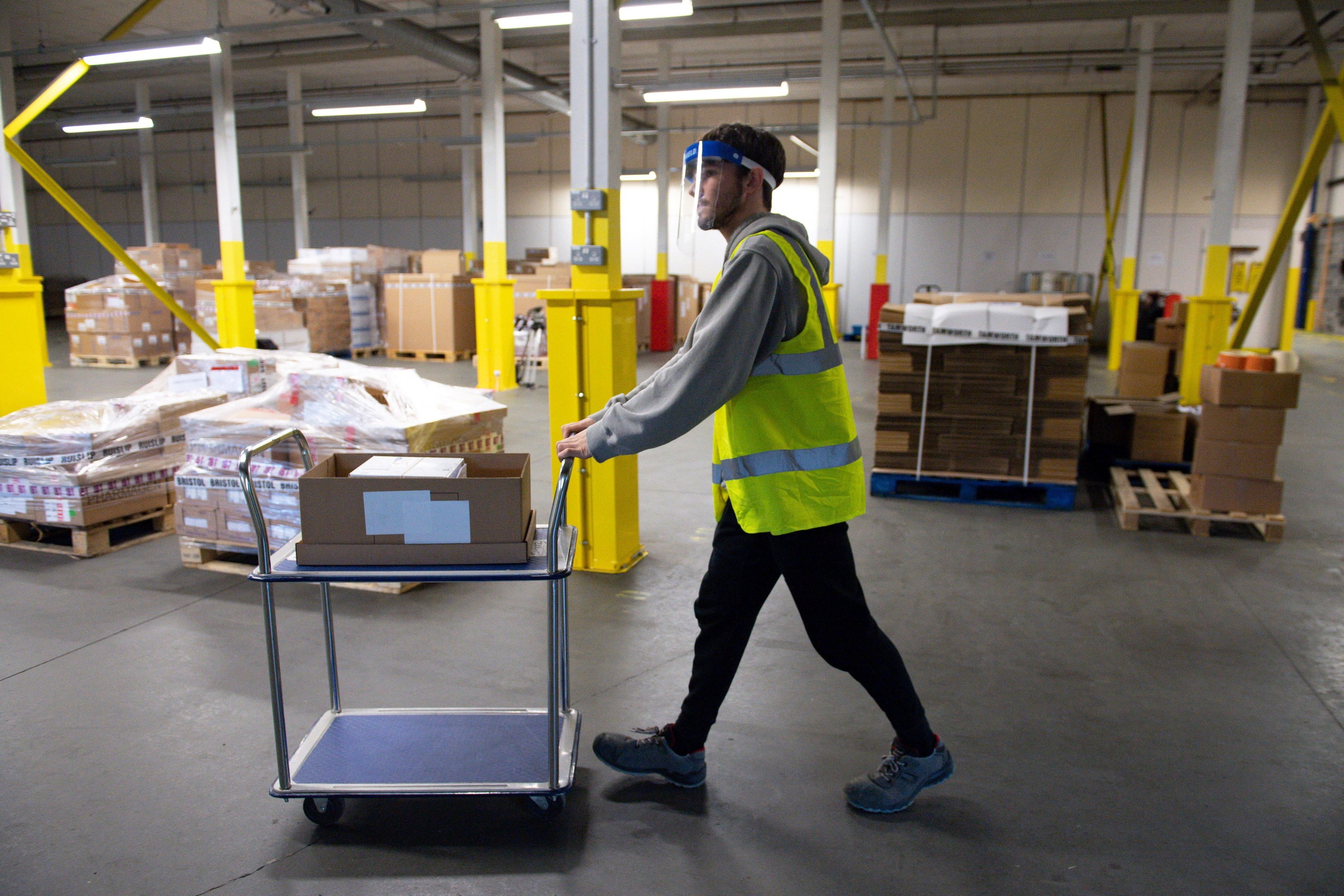 Anh duyet vaccine nhanh hon My anh 2