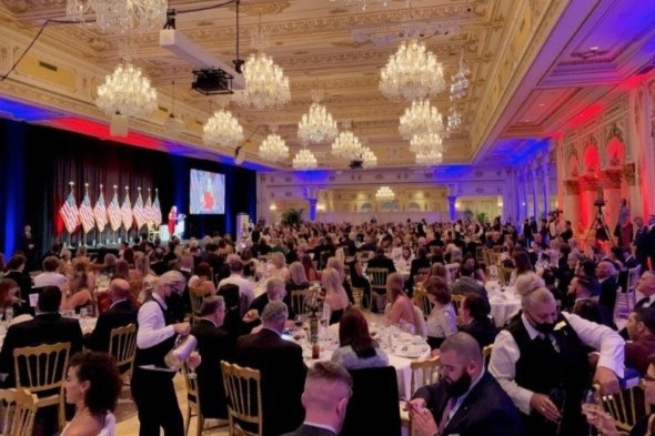 Sung ban tien gay nao dong bua tiec o khu nghi duong cua ong Trump hinh anh