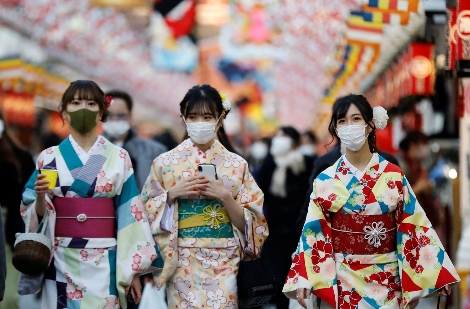 Chien luoc '3 khong' giup Nhat tranh vo tran vi Covid-19 hinh anh