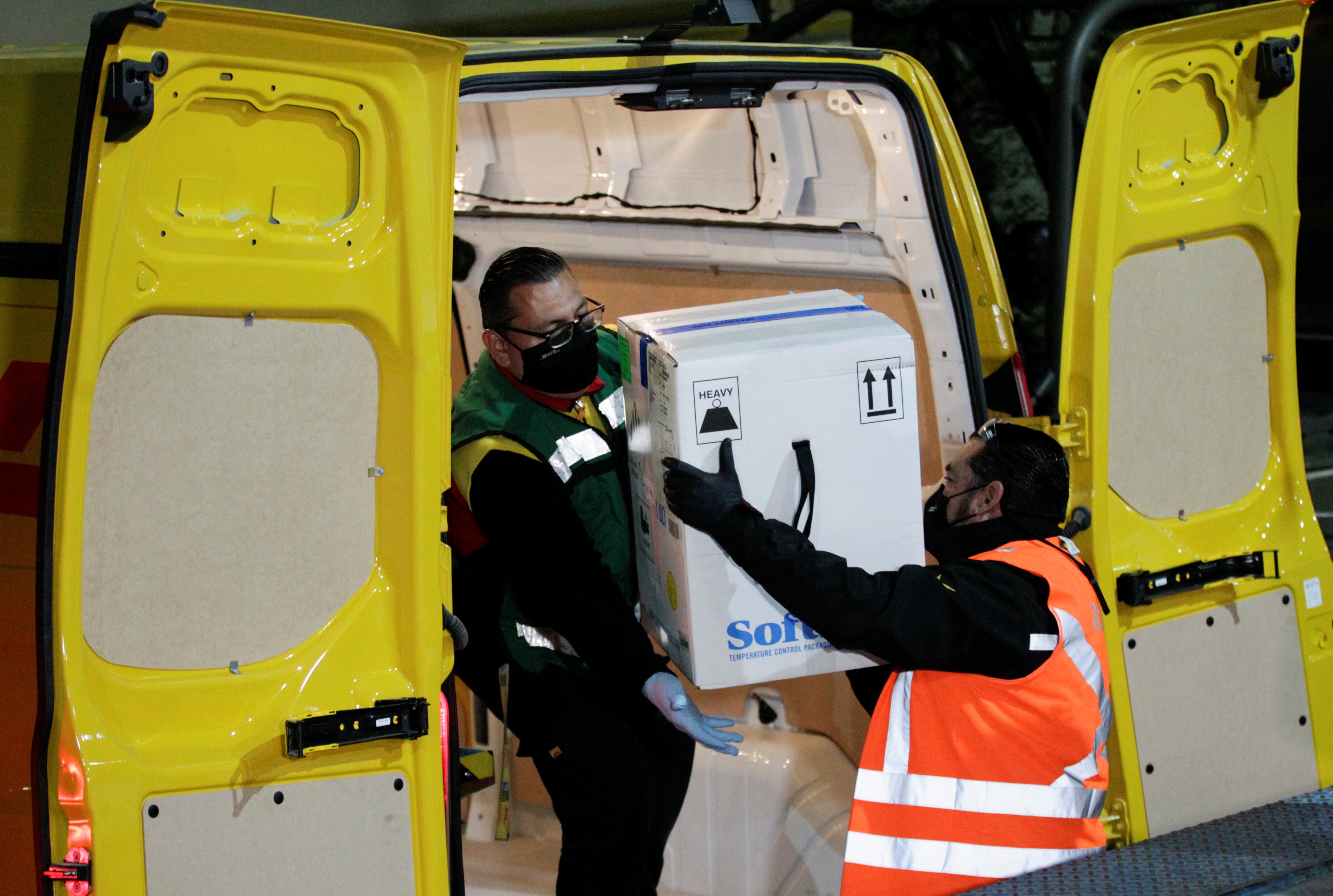 bat binh dang vaccine giau ngheo anh 3