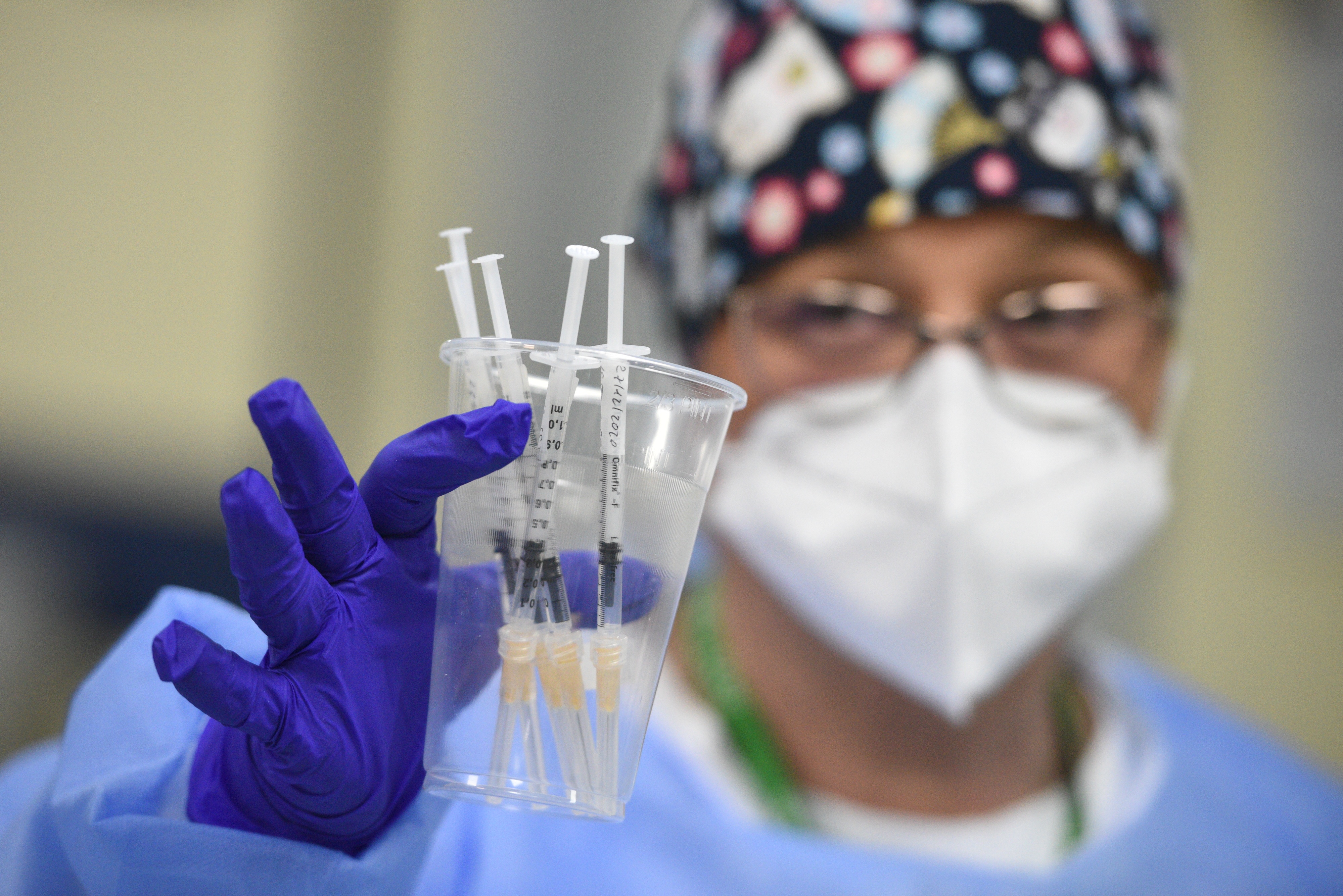 bat binh dang vaccine giau ngheo anh 6