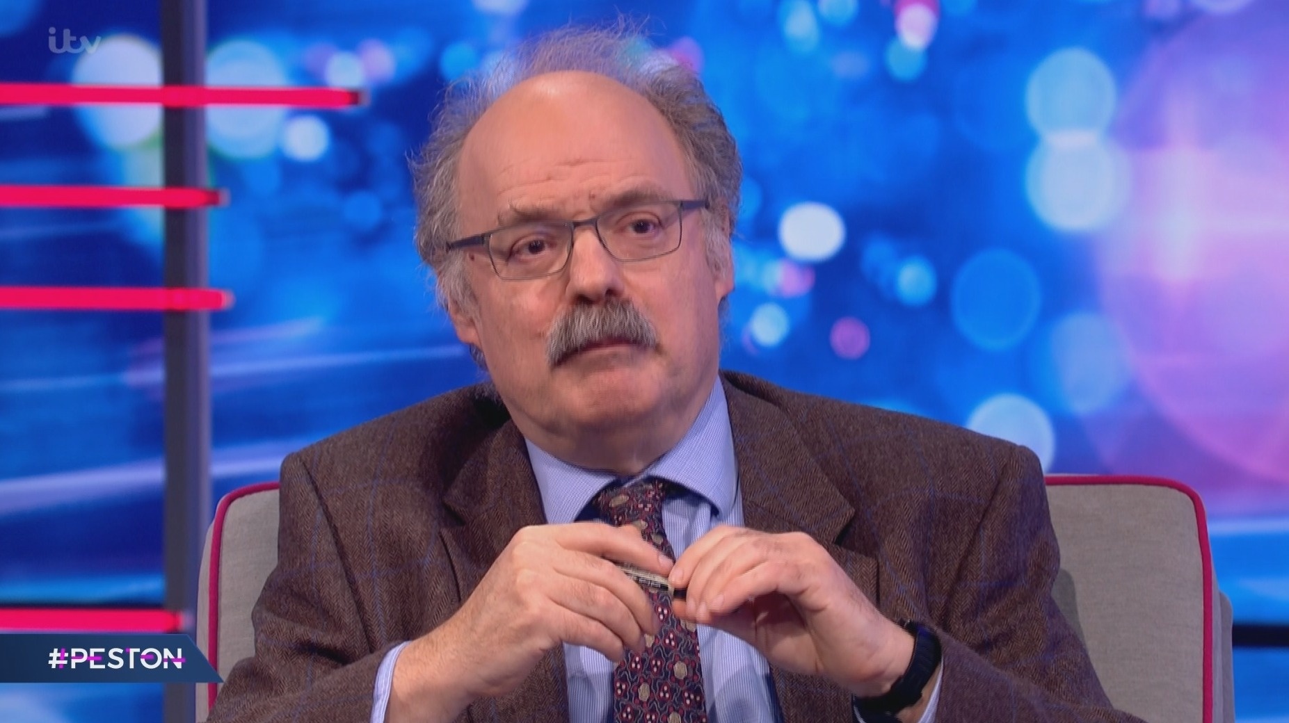 vi sao Anh phai phong toa anh 2