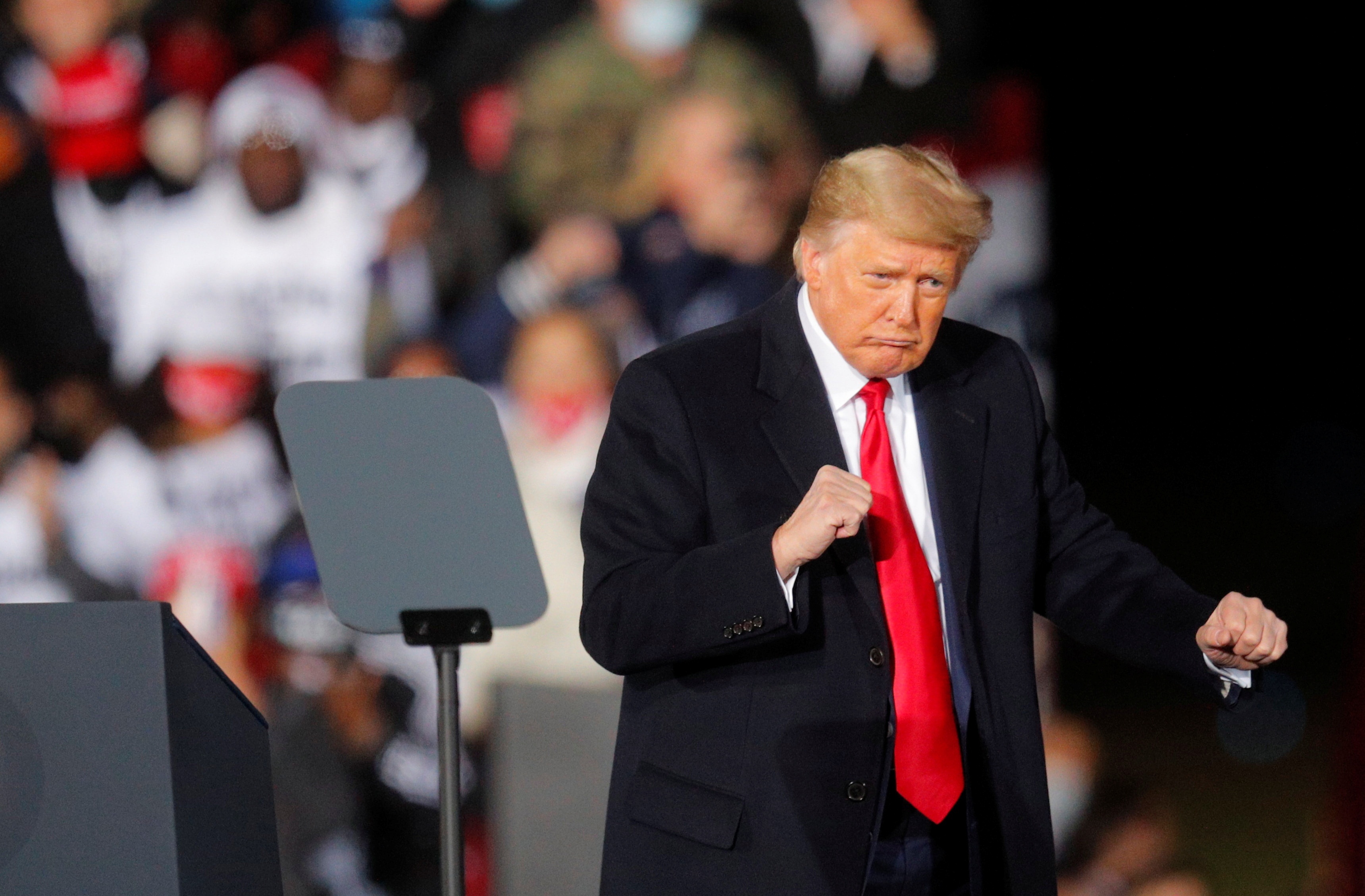 'Ong Trump bi mat nhan thua nhung van muon gay chu y' hinh anh