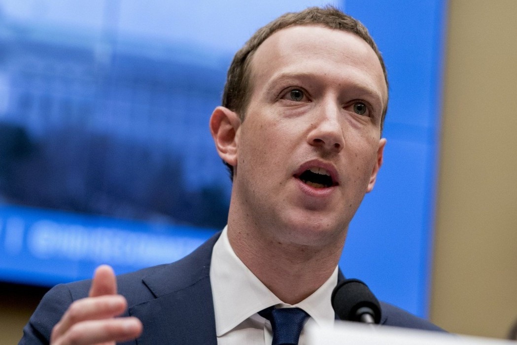 Facebook khoa tai khoan cua Tong thong Trump vo thoi han hinh anh