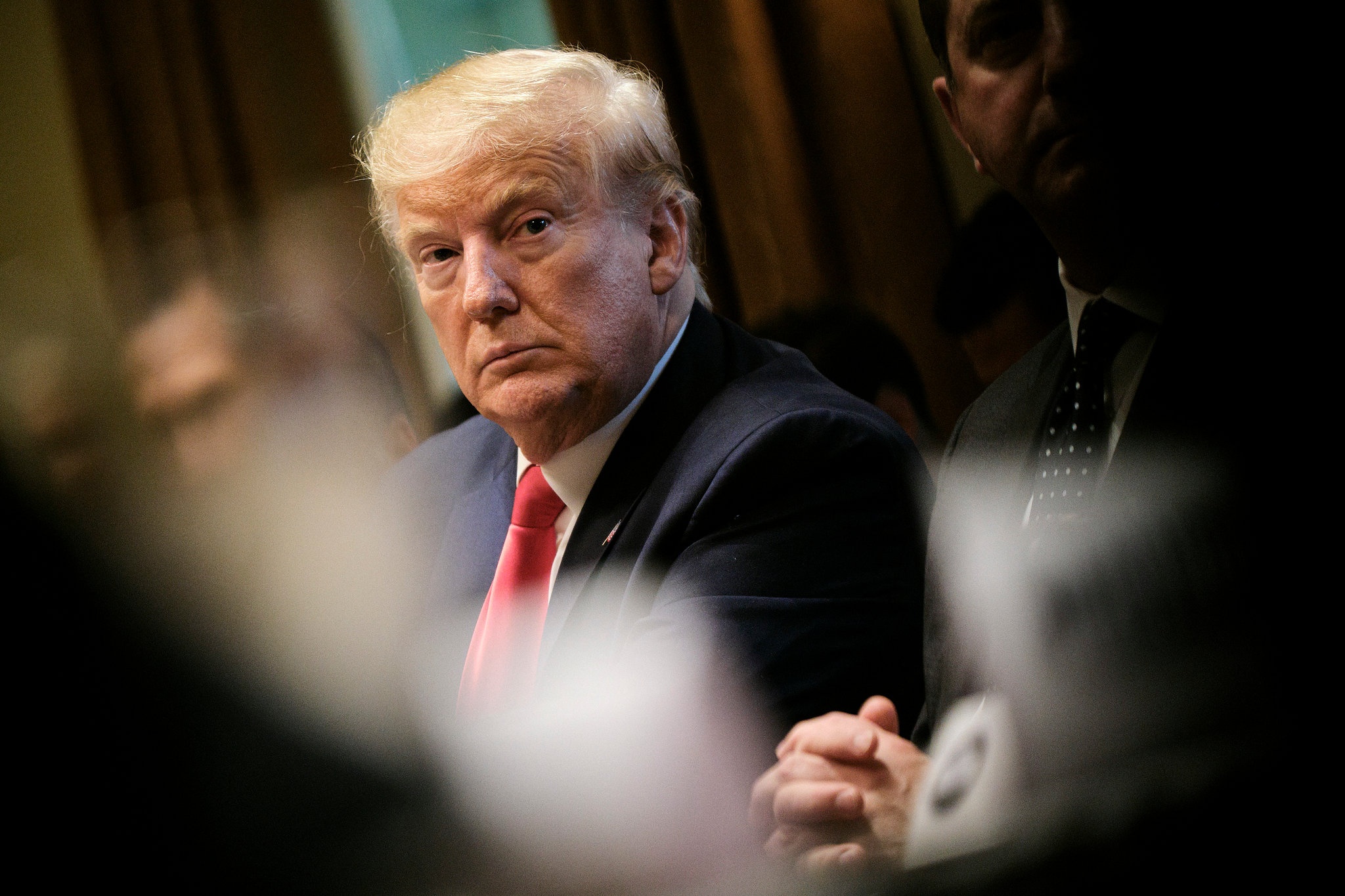 Vi sao phe Dan chu quyet luan toi ong Trump o nhung ngay cuoi? hinh anh