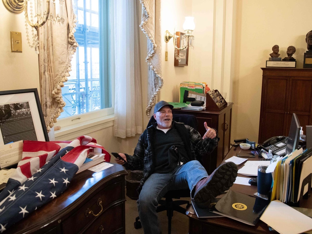 laptop cua Pelosi bi danh cap anh 1