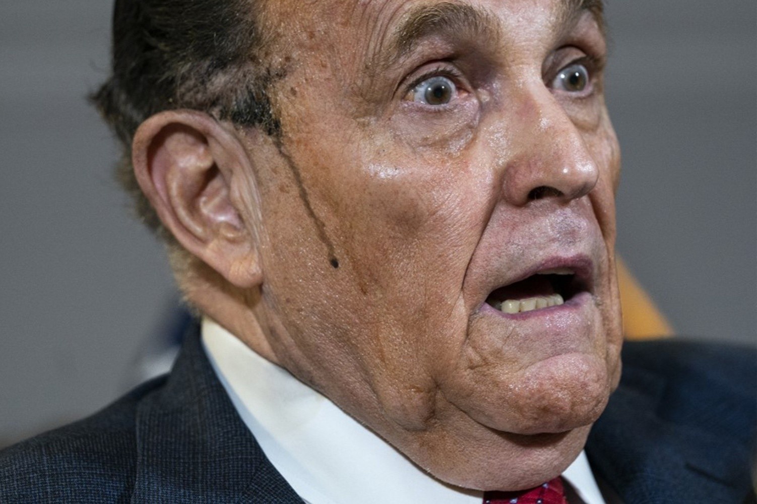 Luat su cua ong Trump bi kien 1,3 ty USD vi 'long gia thanh chan' hinh anh