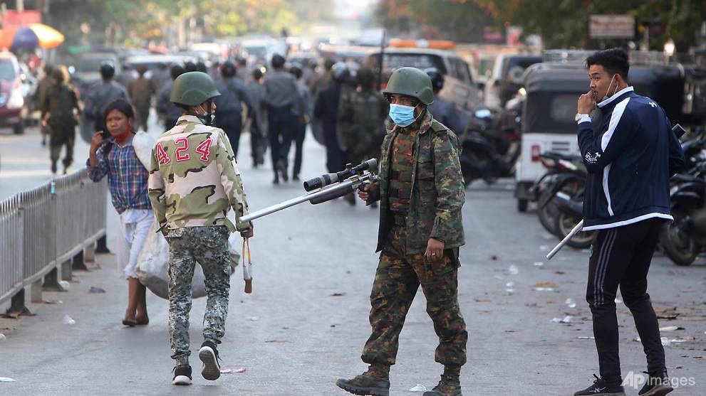 quan doi Myanmar ban na cao su vao nguoi bieu tinh anh 1