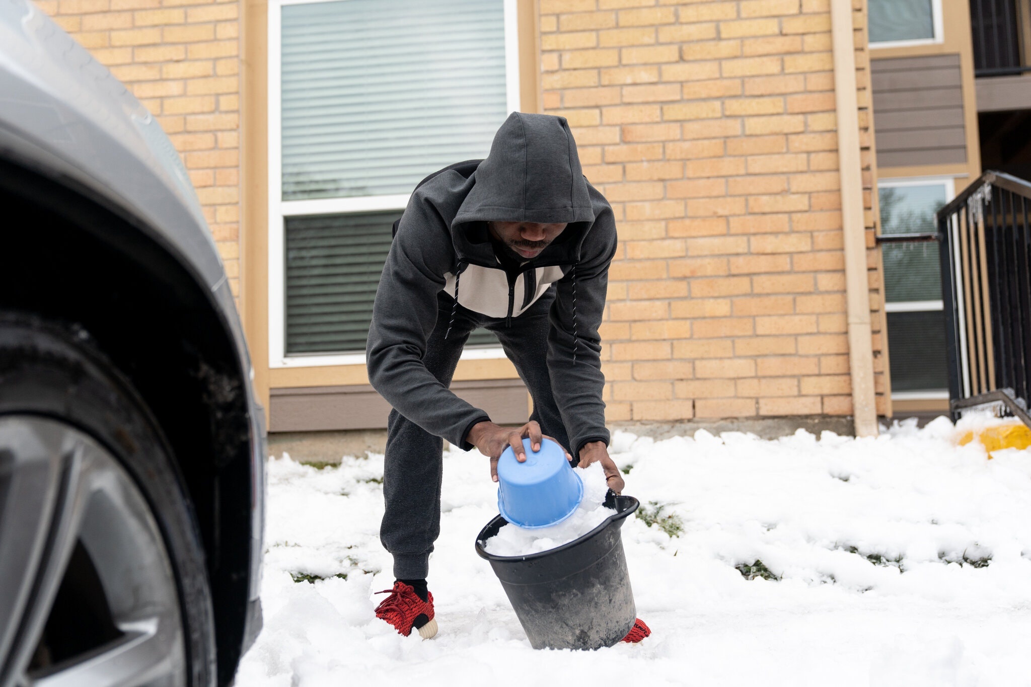 Khong du nuoc dung, nguoi Texas dun tuyet de uong hinh anh