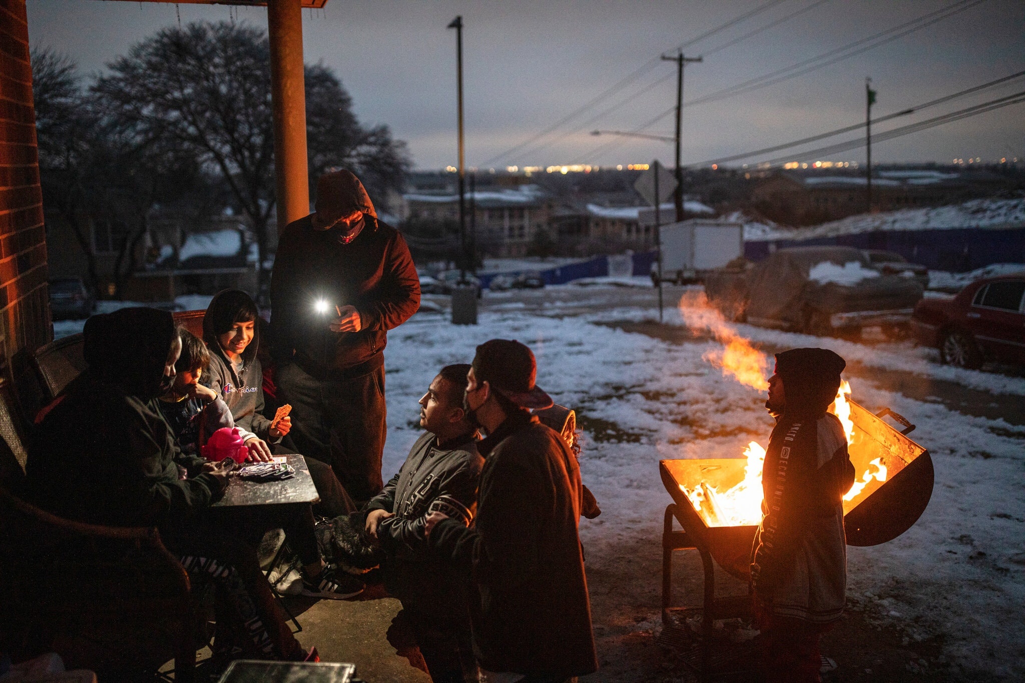 '5.000 USD tien dien cho 5 ngay la qua dang' hinh anh