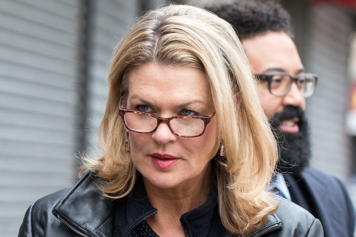 Them cuu tro ly to thong doc New York quay roi tinh duc hinh anh