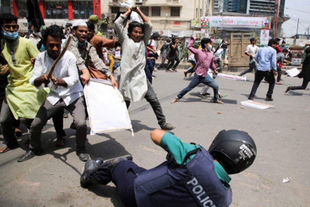 Bieu tinh o Bangladesh de phan doi thu tuong An Do, 4 nguoi thiet mang hinh anh