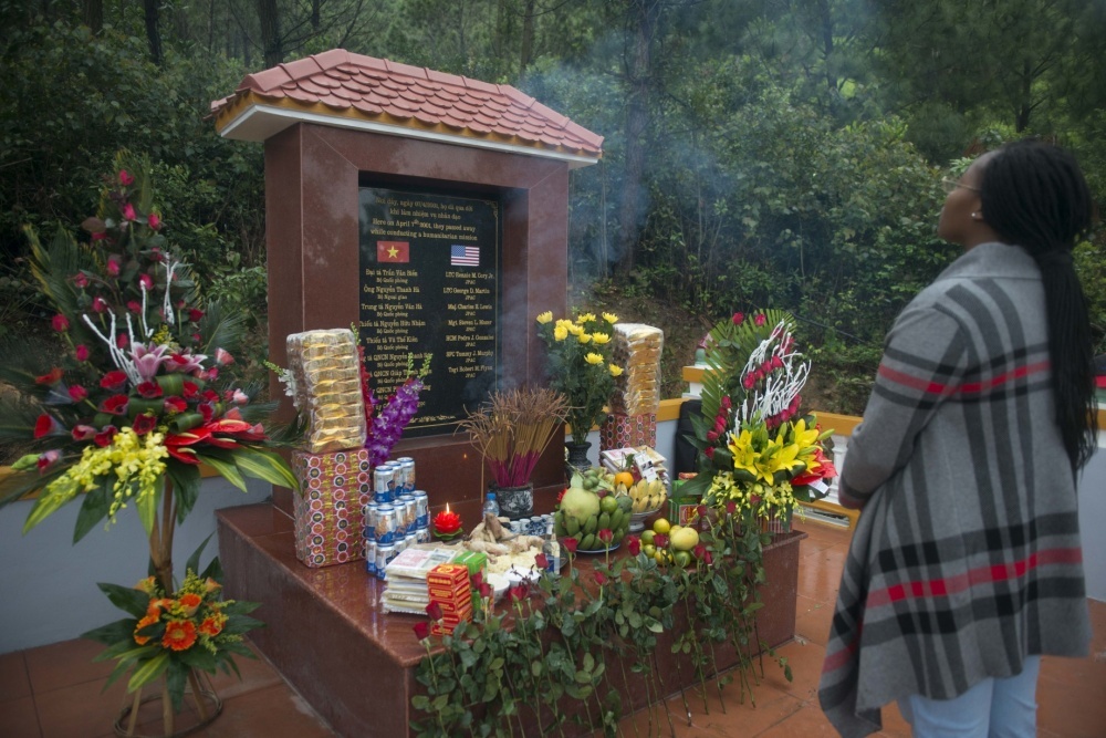 Le tuong niem vu tai nan truc thang 20 nam truoc o Quang Binh hinh anh