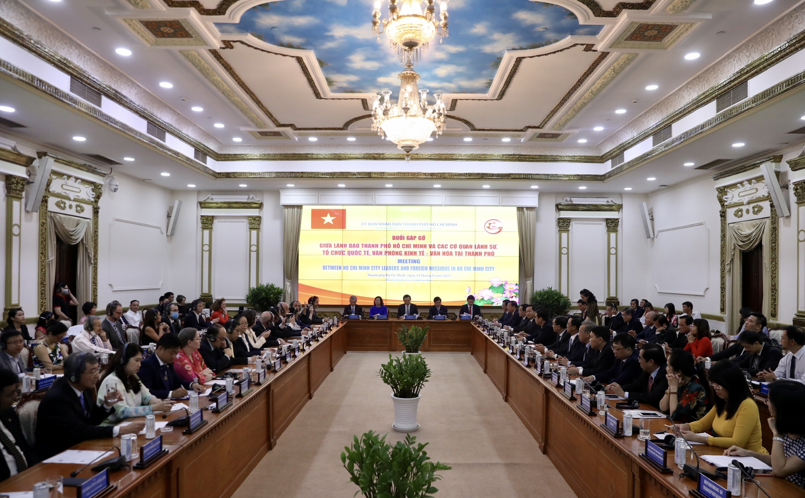 TP.HCM tiep doan ngoai giao anh 11