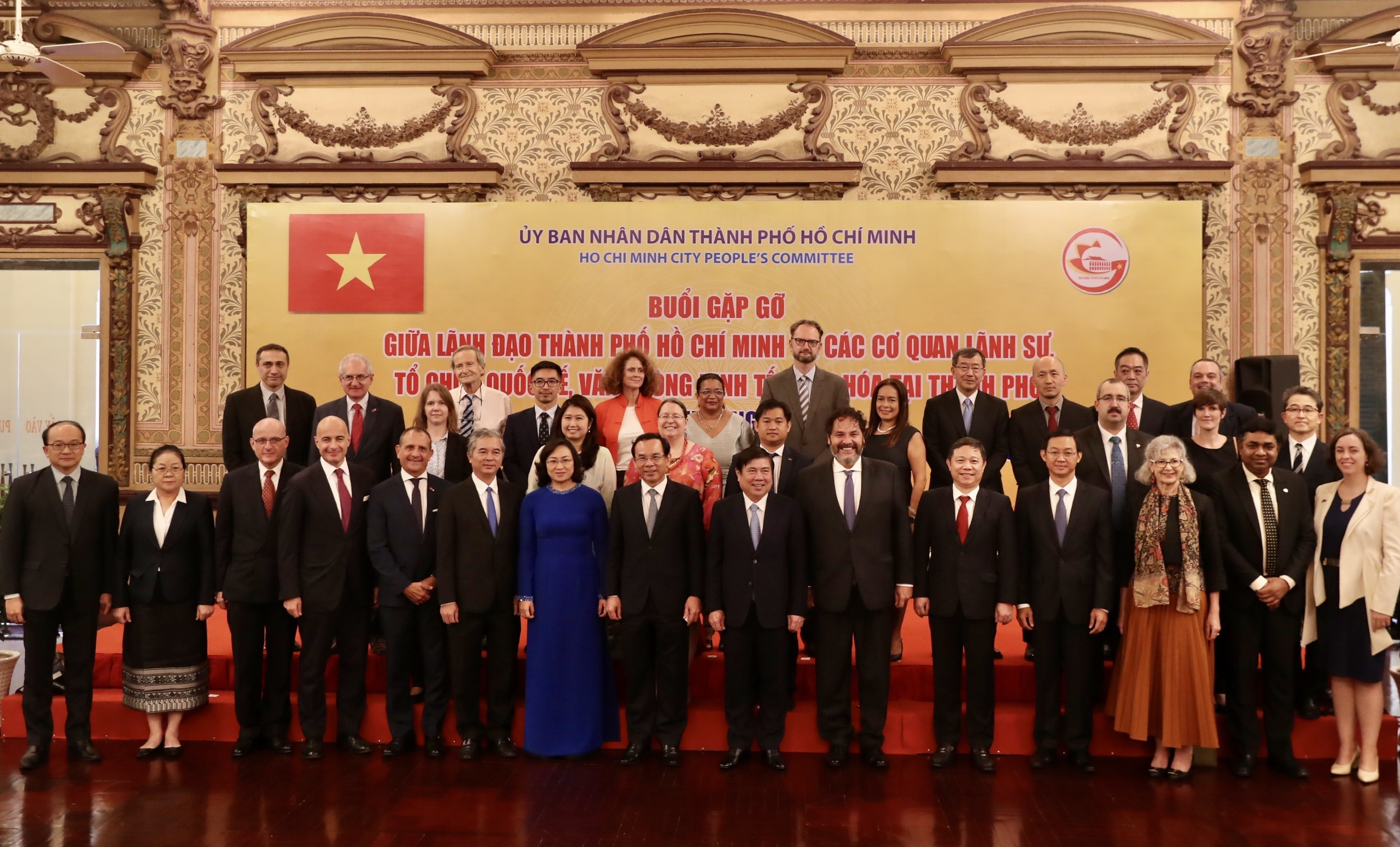 TP.HCM tiep doan ngoai giao anh 12