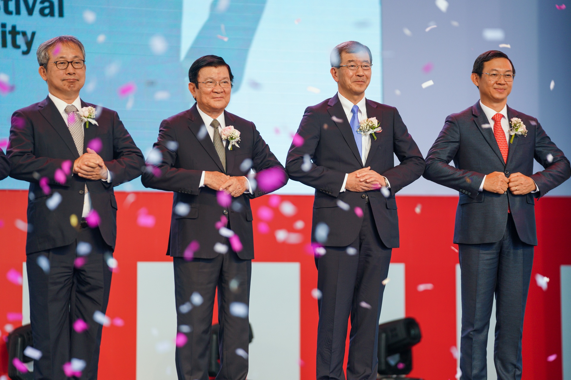 Le hoi Viet Nhat lan 7 anh 1