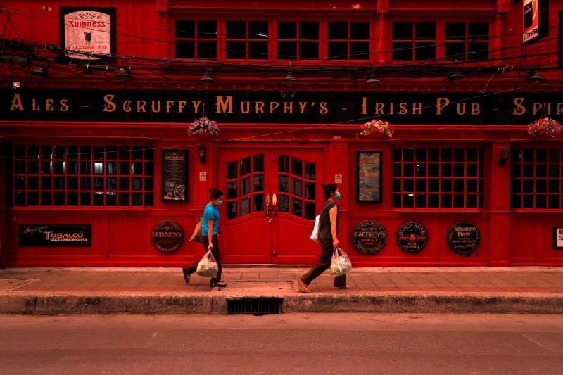 Thai Lan day song vi benh nhan Covid-19 chet trong khi cho nhap vien hinh anh