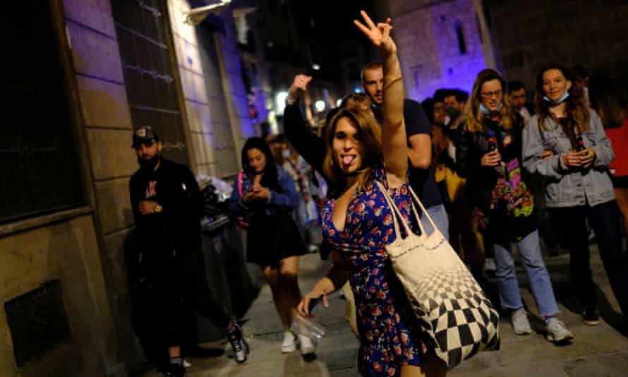 Tay Ban Nha cham dut tinh trang khan cap hinh anh