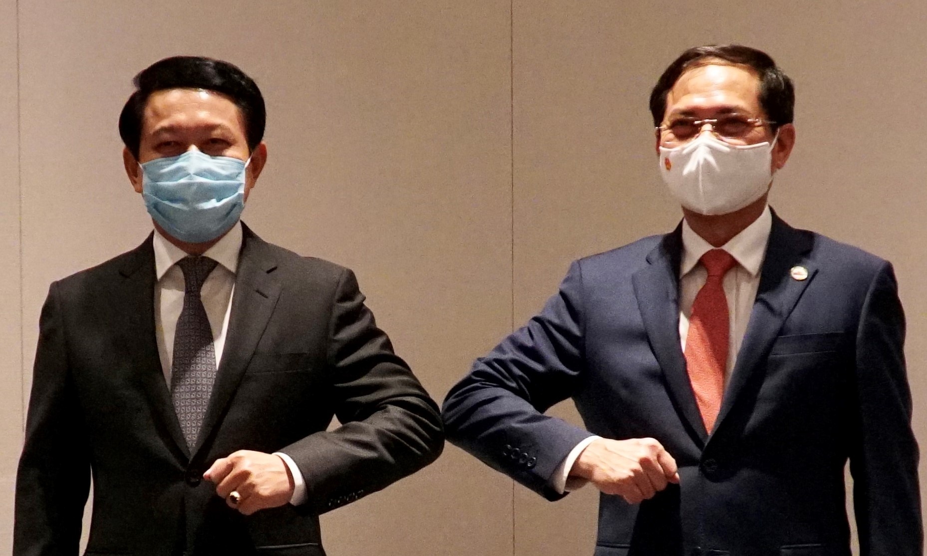 Bo truong Bui Thanh Son gap song phuong bo truong Ngoai giao Lao hinh anh