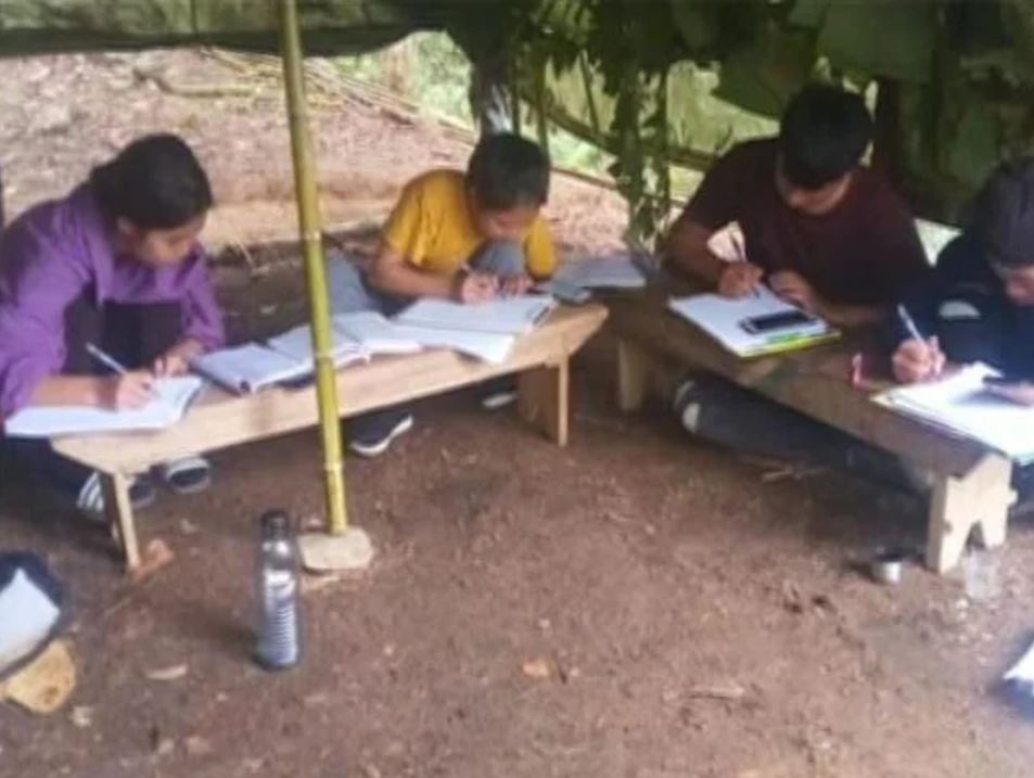 Thieu Internet, sinh vien An Do leo doi de lam bai kiem tra truc tuyen hinh anh