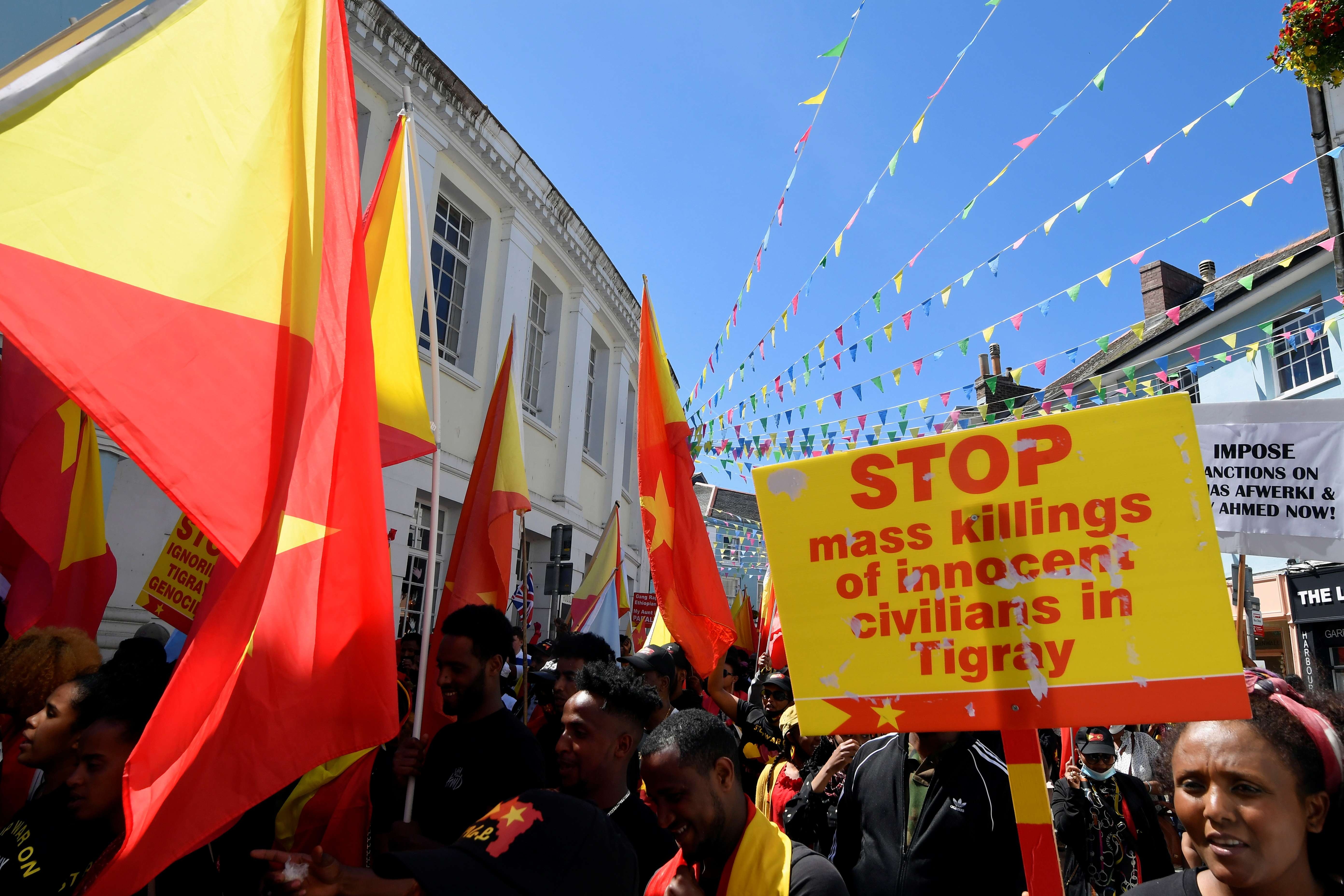 bieu tinh hoi nghi G7 anh 6