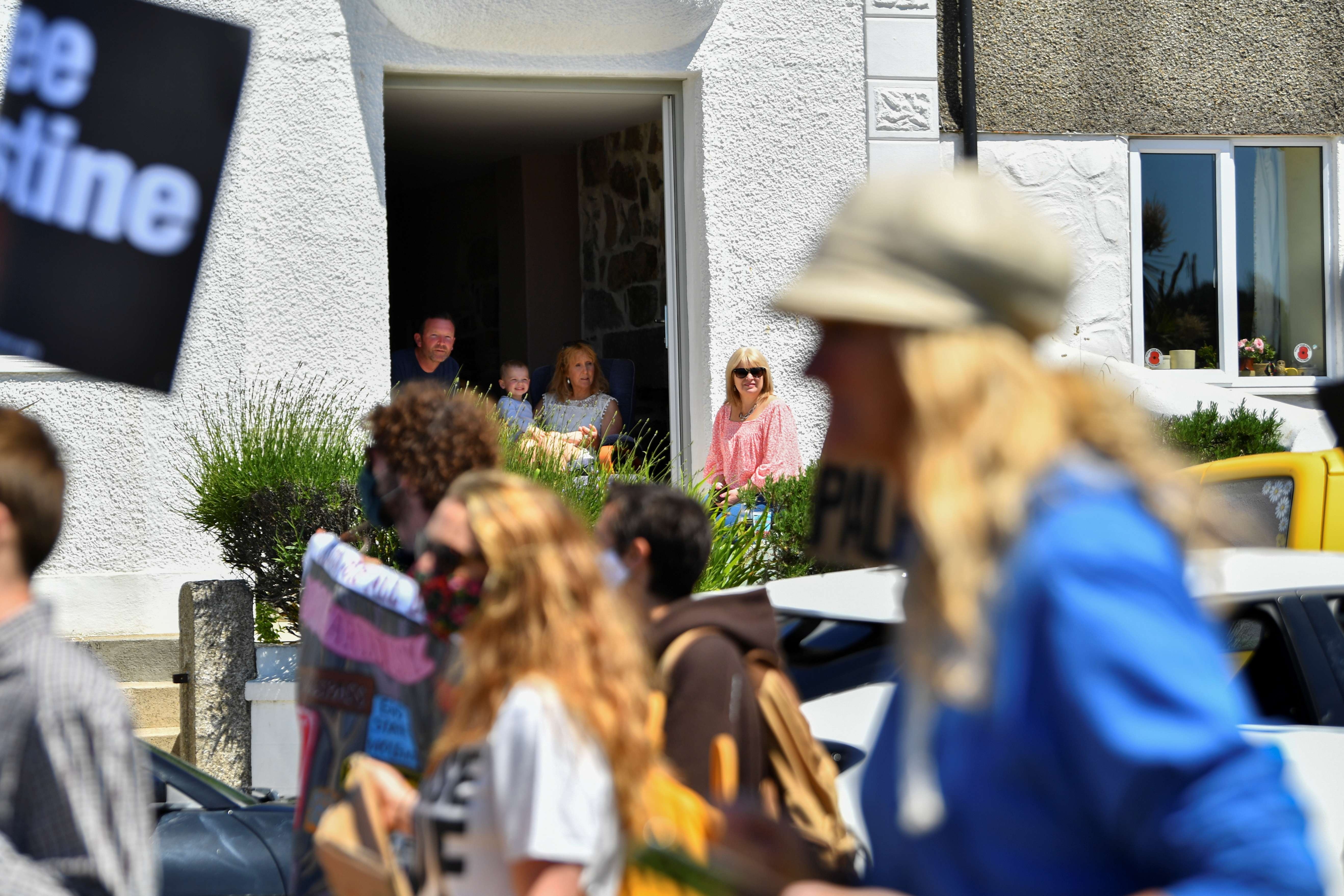 bieu tinh hoi nghi G7 anh 7