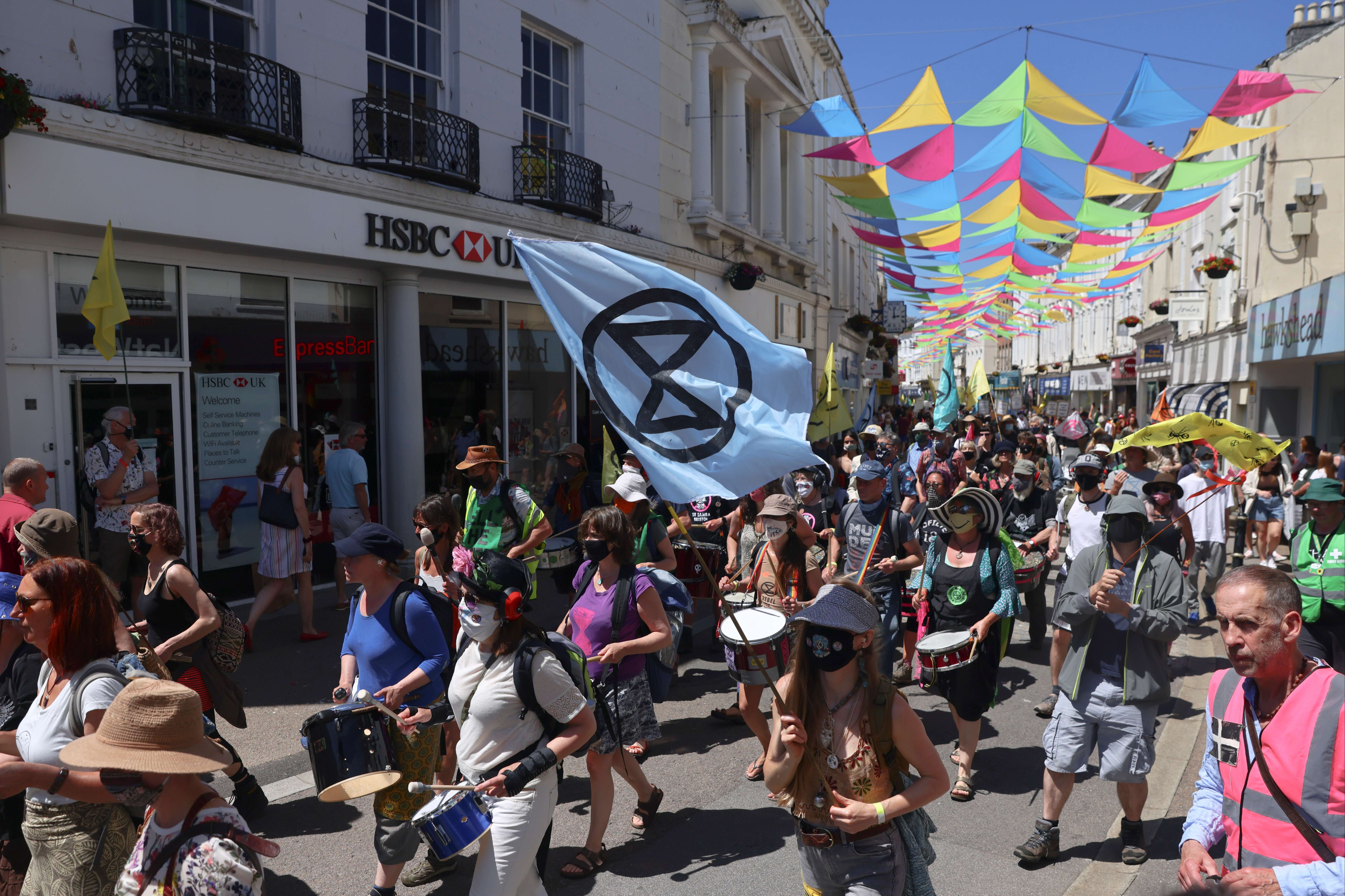 bieu tinh hoi nghi G7 anh 8