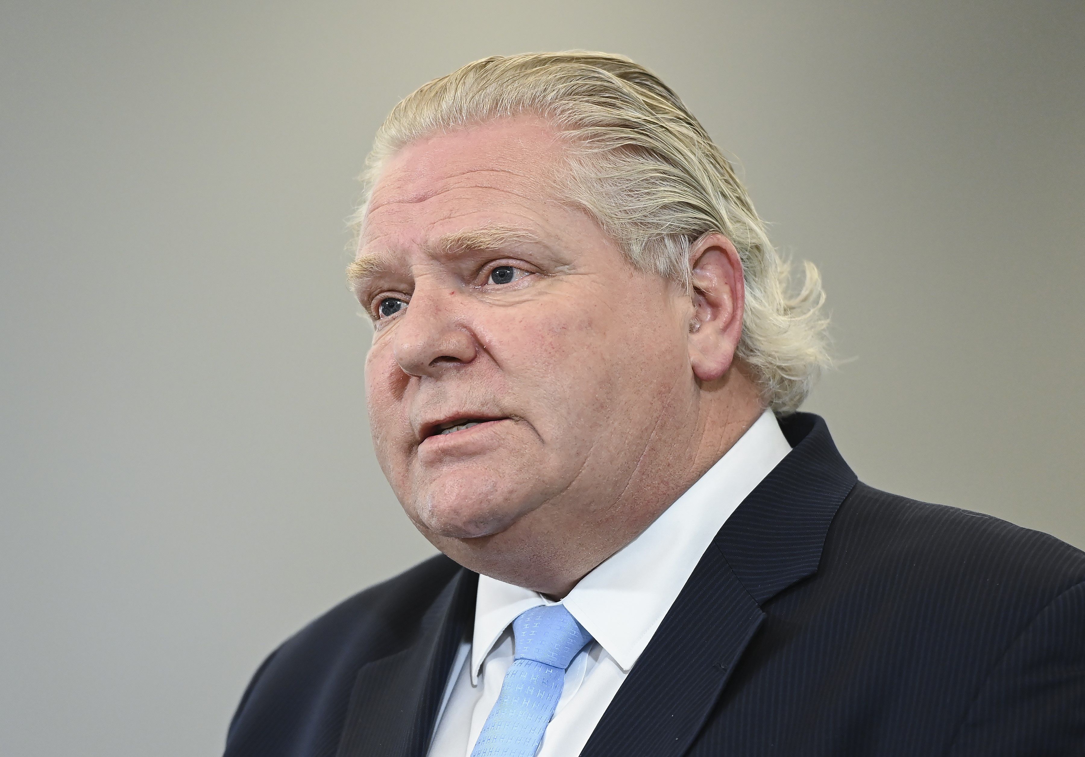 Canada dong cua bien gioi anh 3