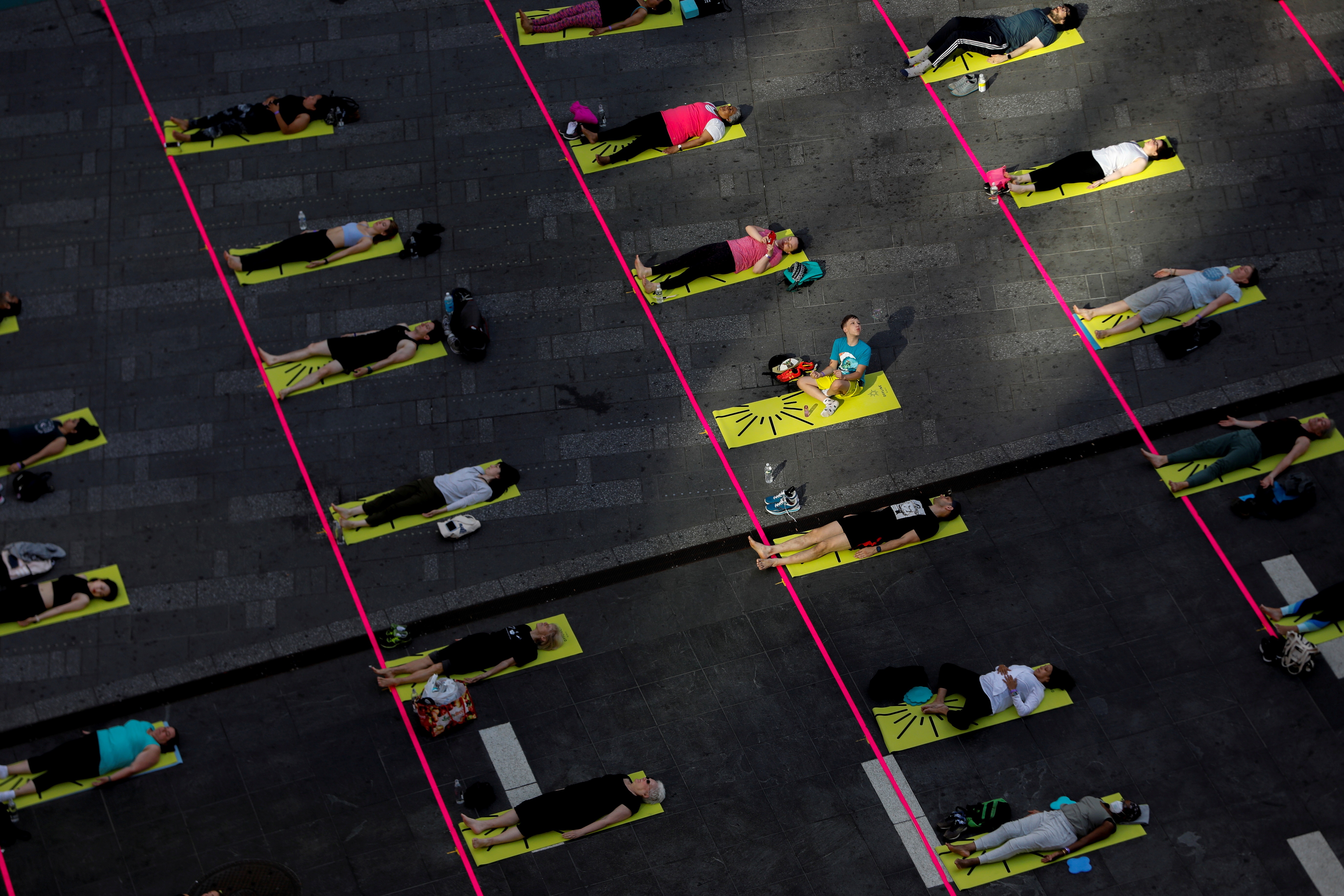 An Do an mung ngay yoga sau con ac mong Covid-19 hinh anh