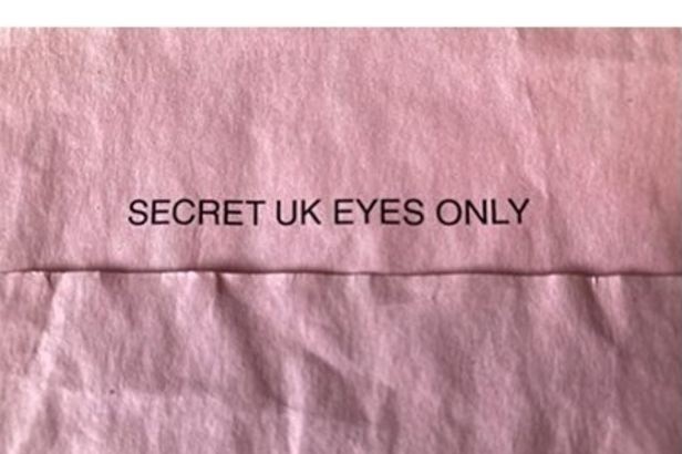 Tai lieu nhay cam cua Bo Quoc phong Anh duoc tim thay o tram xe buyt hinh anh